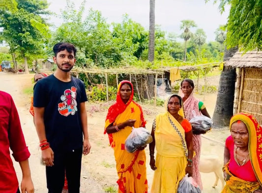 हमारी कमाई में आपकी मदद भी शामिल है – CHAMPARAN SPICES की एक पहल स्वाद ही नहीं, संवेदना भी!  हम सिर्फ अचार या मसाले नहीं बेचते — हम एक सोच बेचते हैं, एक भावना कि बिजनेस सिर्फ मुनाफे के लिए नहीं, समाज के लिए भी होना चाहिए।
